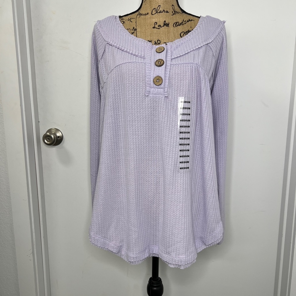 NWT- Signature Studio blouse, size Medium.
